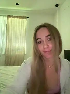 LillyStarr online show from June 24, 11:20 am