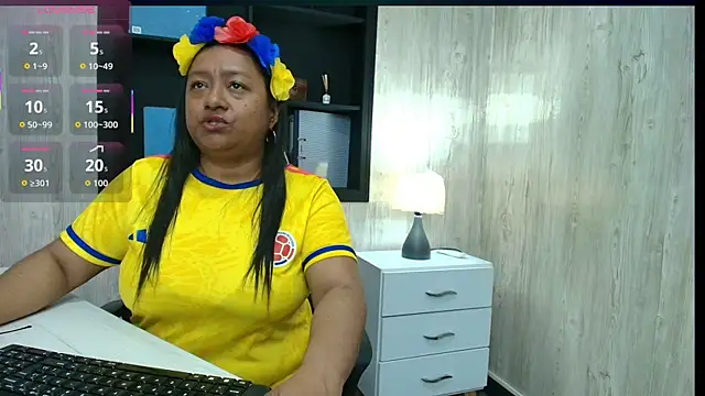 Snapshot of Rachell_Carter chatting on June 13, 4:32 am Rachell Carter online show from June 13, 4:32 am