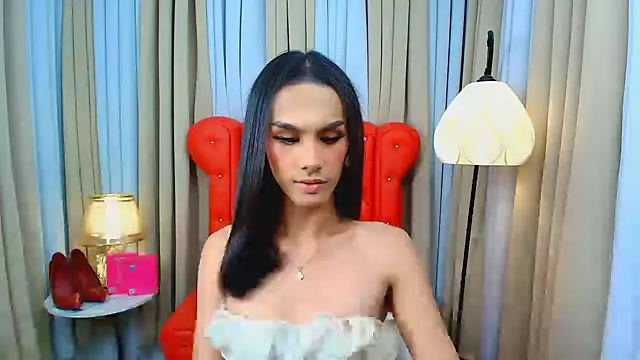 Snapshot of Estella_Hilton chatting on June 14, 11:01 am Estella Hilton online show from June 14, 11:01 am