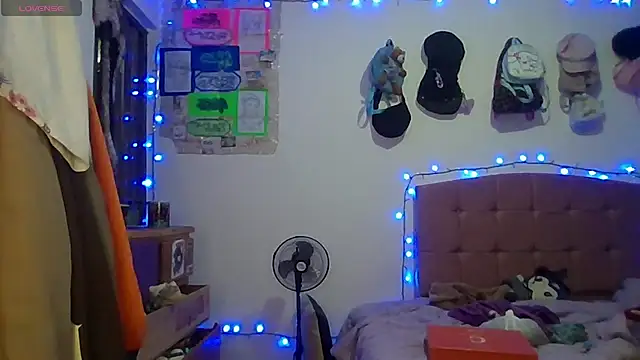 Snapshot of suky_fox chatting on June 25, 1:38 am suky fox online show from June 25, 1:38 am