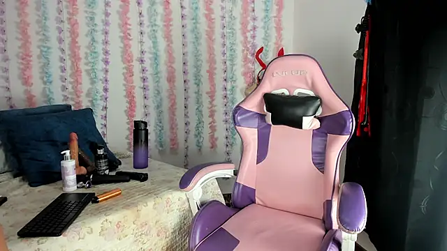 PaulinaThomson online show from July 24, 12:30 am