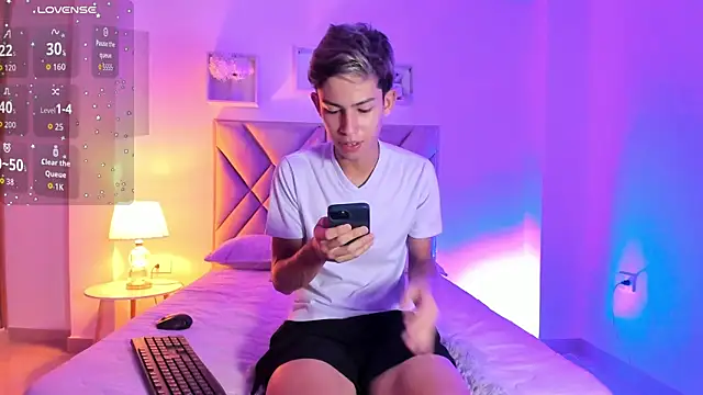 Snapshot of Baby_noahtt chatting on June 26, 1:48 pm Baby noahtt online show from June 26, 1:48 pm