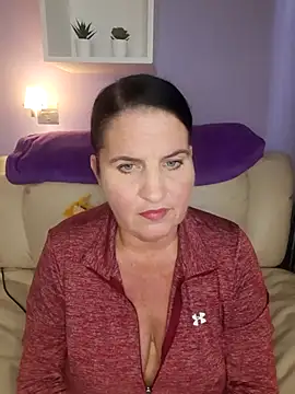 Snapshot of Velvet-Milf chatting on May 18, 9:37 am Velvet-Milf online show from May 18, 9:37 am