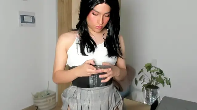 naomimoore828 online show from May 20, 8:48 pm
