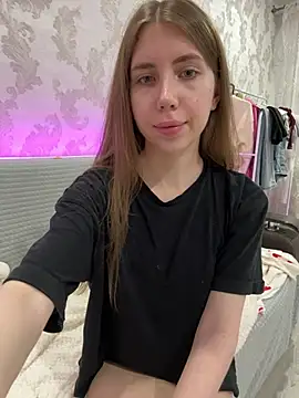 EvaAkiins online show from June 2, 6:43 pm
