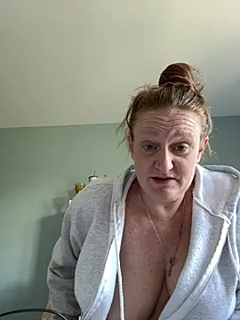 Snapshot of Kellilyn10 chatting on May 31, 8:32 pm Kellilyn10 online show from May 31, 8:32 pm