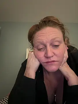Snapshot of Kellilyn10 chatting on June 3, 5:10 am Kellilyn10 online show from June 3, 5:10 am