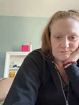 Snapshot of Kellilyn10 chatting on June 3, 2:44 pm Kellilyn10 online show from June 3, 2:44 pm