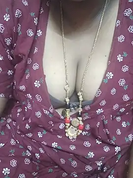Snapshot of tamilkavitha123 chatting on July 11, 5:26 pm tamilkavitha123 online show from July 11, 5:26 pm