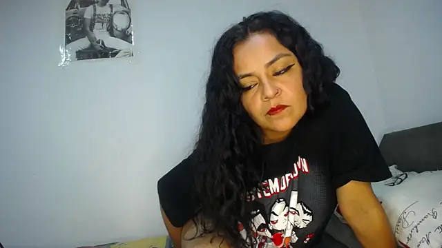 wilddesire66 online show from May 7, 4:18 am