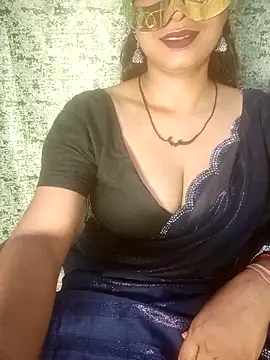 Snapshot of Juli_80 chatting on June 6, 8:02 pm Juli 80 online show from June 6, 8:02 pm