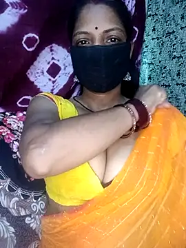 Snapshot of Juli_80 chatting on June 26, 6:45 pm Juli 80 online show from June 26, 6:45 pm