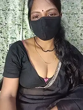 Snapshot of Juli_80 chatting on July 11, 7:44 am Juli 80 online show from July 11, 7:44 am
