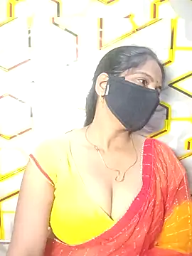 Snapshot of Juli_80 chatting on July 11, 7:49 pm Juli 80 online show from July 11, 7:49 pm