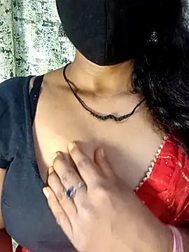 Snapshot of Juli_80 chatting on July 17, 8:54 am Juli 80 online show from July 17, 8:54 am
