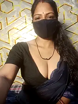 Snapshot of Juli_80 chatting on July 31, 9:30 am Juli 80 online show from July 31, 9:30 am