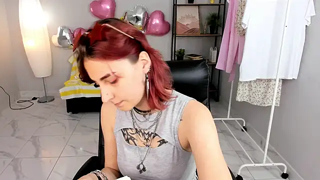 Snapshot of Cruela_Bena chatting on May 10, 11:15 am Cruela Bena online show from May 10, 11:15 am