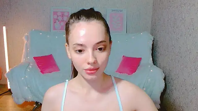 Snapshot of SiennaMia chatting on June 6, 5:39 pm SiennaMia online show from June 6, 5:39 pm