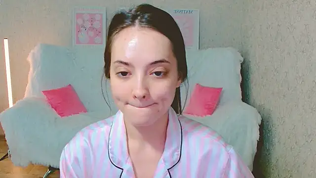 Snapshot of SiennaMia chatting on June 8, 4:13 am SiennaMia online show from June 8, 4:13 am