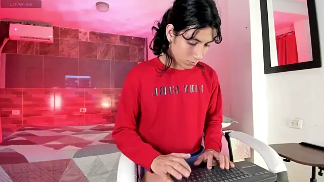 Snapshot of angel_hass18 chatting on May 27, 1:57 am angel hass18 online show from May 27, 1:57 am