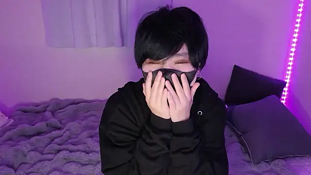 Snapshot of boyishmikuri chatting on July 2, 2:01 pm boyishmikuri online show from July 2, 2:01 pm