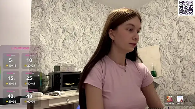 Snapshot of HinaDesire chatting on May 28, 8:50 pm HinaDesire online show from May 28, 8:50 pm