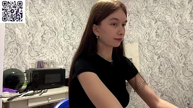 Snapshot of HinaDesire chatting on June 7, 8:12 pm HinaDesire online show from June 7, 8:12 pm