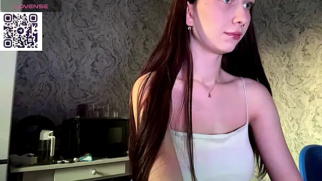 Snapshot of HinaDesire chatting on June 15, 12:02 am HinaDesire online show from June 15, 12:02 am
