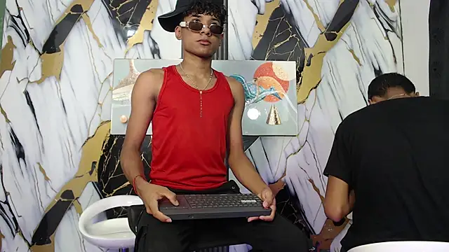 Snapshot of BOUL_GUYS chatting on May 9, 7:19 pm BOUL GUYS online show from May 9, 7:19 pm