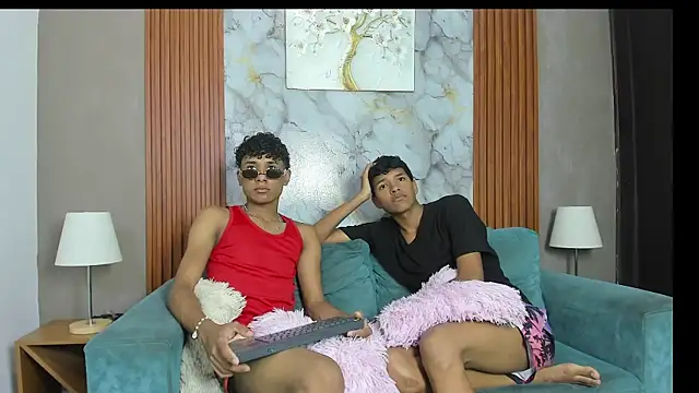 Snapshot of BOUL_GUYS chatting on May 31, 1:47 am BOUL GUYS online show from May 31, 1:47 am