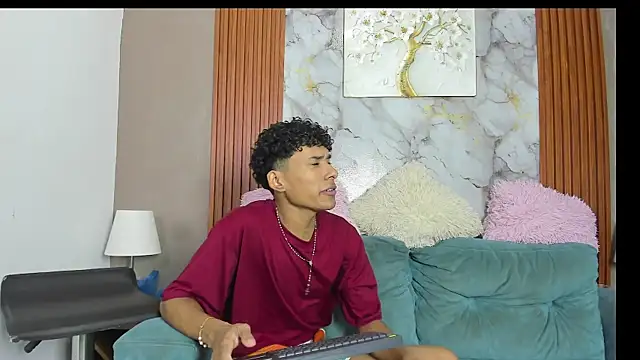Snapshot of BOUL_GUYS chatting on June 6, 1:32 am BOUL GUYS online show from June 6, 1:32 am