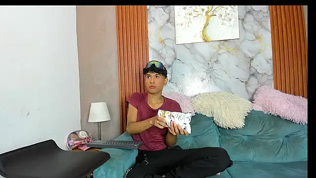 Snapshot of BOUL_GUYS chatting on July 9, 1:09 am BOUL GUYS online show from July 9, 1:09 am