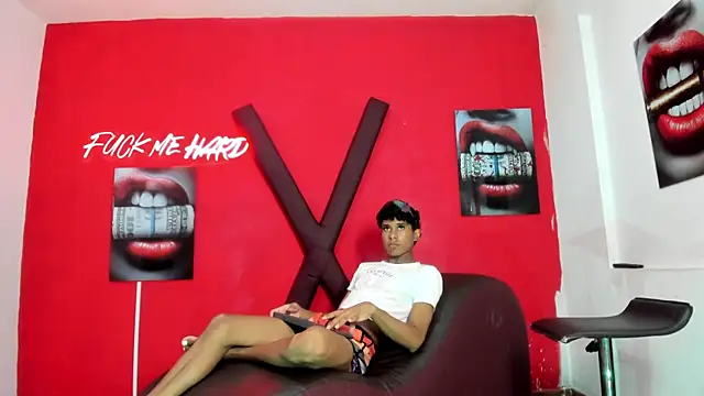 Snapshot of BOUL_GUYS chatting on July 30, 7:24 pm BOUL GUYS online show from July 30, 7:24 pm