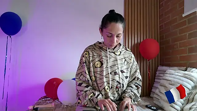 Snapshot of alissonandree chatting on July 10, 5:04 pm alissonandree online show from July 10, 5:04 pm