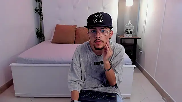 Snapshot of jake_miller__ chatting on June 10, 7:24 pm jake miller online show from June 10, 7:24 pm