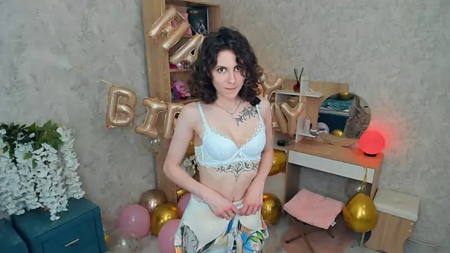 Snapshot of Kimasichka chatting on June 12, 5:28 am Kimasichka online show from June 12, 5:28 am
