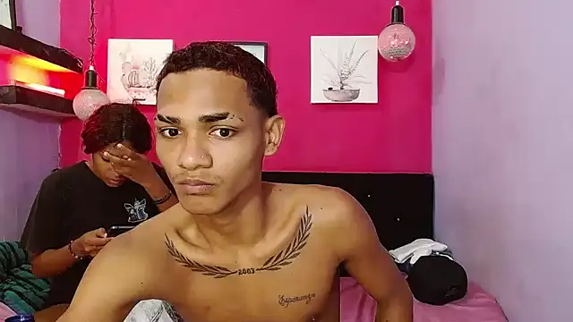 Snapshot of black_twinks chatting on August 7, 7:05 pm black twinks online show from August 7, 7:05 pm
