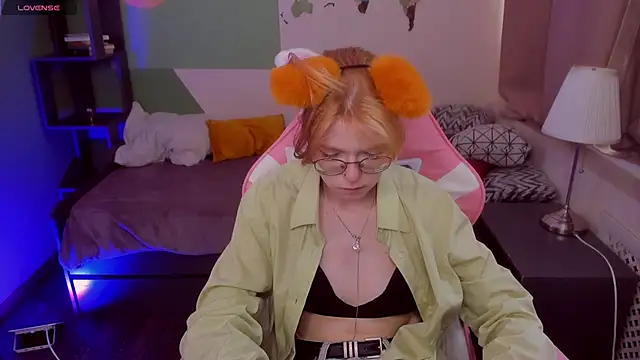 Snapshot of FoxxyyPolly chatting on June 20, 5:32 am FoxxyyPolly online show from June 20, 5:32 am