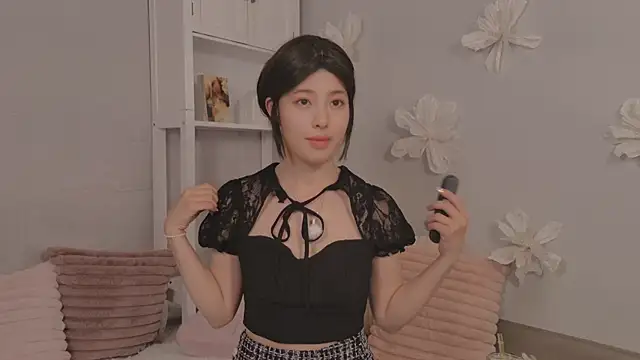 Snapshot of sakura-ch- chatting on August 6, 8:11 pm sakura-ch- online show from August 6, 8:11 pm