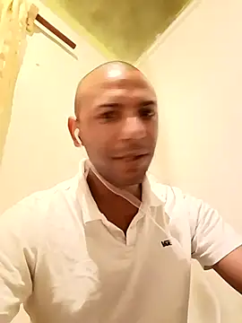 Snapshot of Camodick chatting on February 16, 7:27 pm Camodick online show from February 16, 7:27 pm