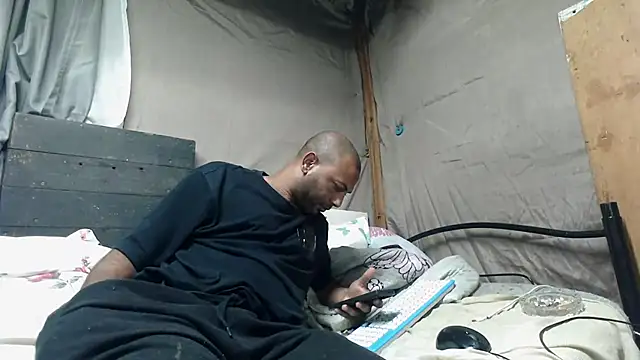 Snapshot of Camodick chatting on May 16, 7:34 pm Camodick online show from May 16, 7:34 pm