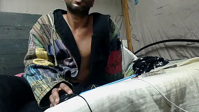 Snapshot of Camodick chatting on May 19, 4:52 am Camodick online show from May 19, 4:52 am