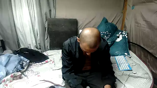 Snapshot of Camodick chatting on June 5, 7:19 pm Camodick online show from June 5, 7:19 pm