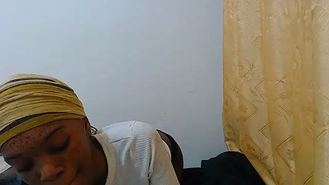 Snapshot of PetiteBarbie_05 chatting on June 14, 6:48 am PetiteBarbie 05 online show from June 14, 6:48 am