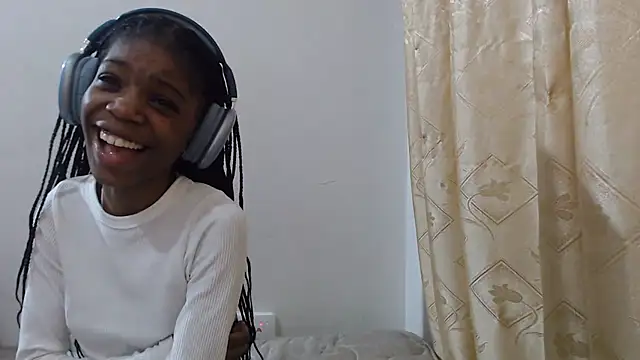 Snapshot of PetiteBarbie_05 chatting on July 16, 4:51 am PetiteBarbie 05 online show from July 16, 4:51 am