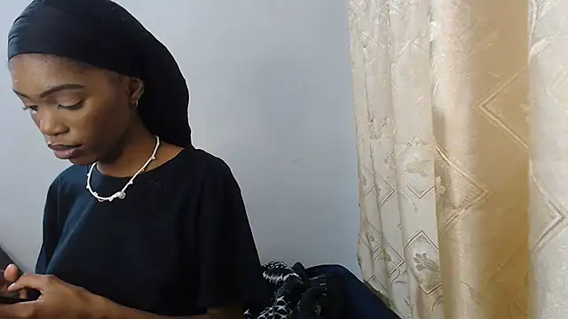 Snapshot of PetiteBarbie_05 chatting on August 1, 8:08 pm PetiteBarbie 05 online show from August 1, 8:08 pm
