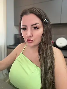 Snapshot of SophiePale chatting on May 6, 8:30 am SophiePale online show from May 6, 8:30 am