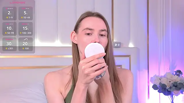 Snapshot of LillianYoung chatting on May 27, 9:17 am LillianYoung online show from May 27, 9:17 am