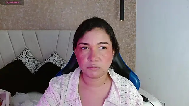 Snapshot of AliceSmity__ chatting on July 1, 12:07 pm AliceSmity online show from July 1, 12:07 pm
