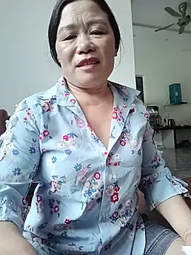 Snapshot of -Lytina- chatting on June 25, 5:23 am -Lytina- online show from June 25, 5:23 am